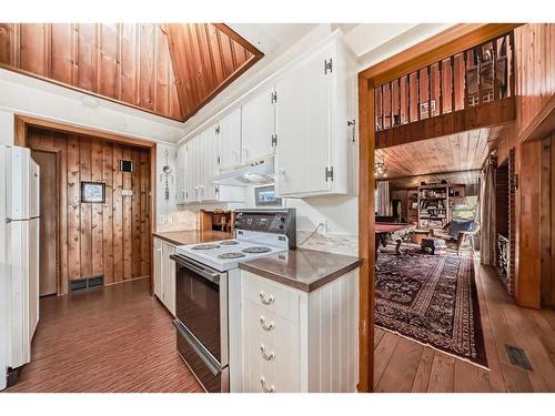 631 East Chestermere Drive, Chestermere, AB - Indoor Photo Showing Kitchen