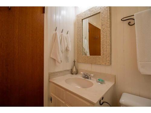 631 East Chestermere Drive, Chestermere, AB - Indoor Photo Showing Bathroom