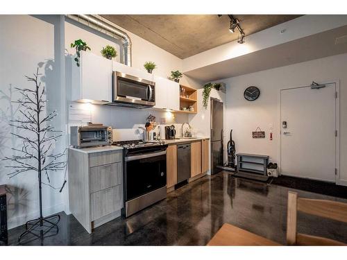 708-1319 14 Avenue Sw, Calgary, AB - Indoor Photo Showing Kitchen