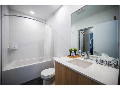 708-1319 14 Avenue Sw, Calgary, AB - Indoor Photo Showing Bathroom