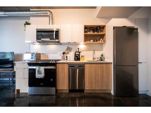 708-1319 14 Avenue Sw, Calgary, AB - Indoor Photo Showing Kitchen