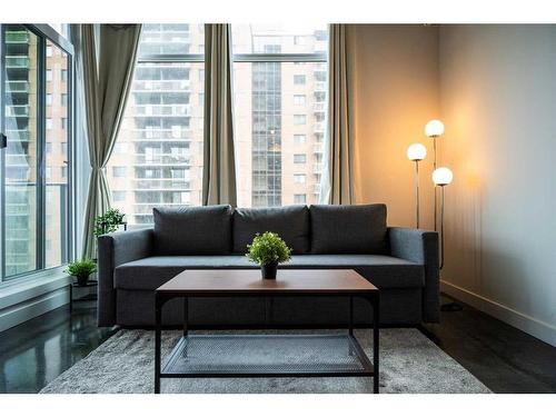 708-1319 14 Avenue Sw, Calgary, AB - Indoor Photo Showing Living Room