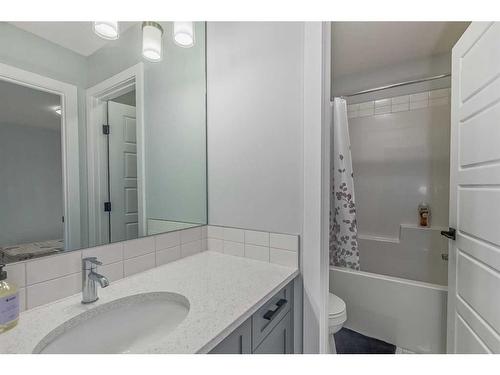 114 Waterford Road, Chestermere, AB - Indoor Photo Showing Bathroom