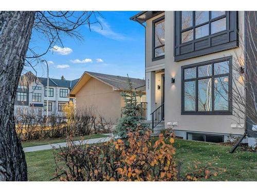 3537 40 Street Sw, Calgary, AB - Outdoor