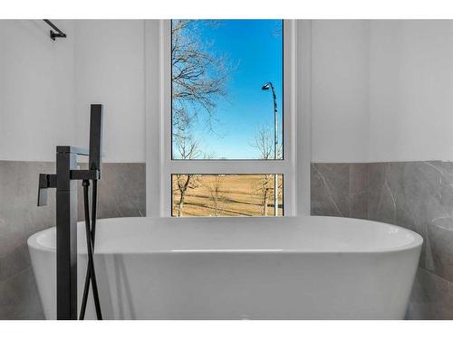 3537 40 Street Sw, Calgary, AB - Indoor Photo Showing Bathroom