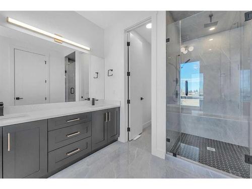 3537 40 Street Sw, Calgary, AB - Indoor Photo Showing Bathroom