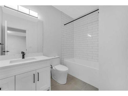 3537 40 Street Sw, Calgary, AB - Indoor Photo Showing Bathroom