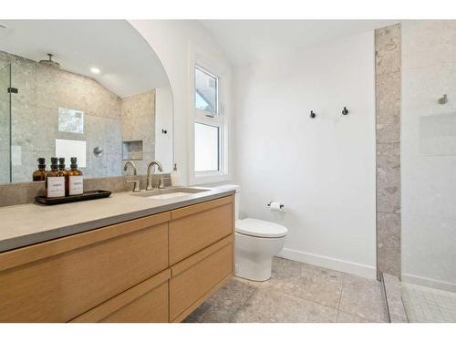 412 Brookpark Drive Sw, Calgary, AB - Indoor Photo Showing Bathroom