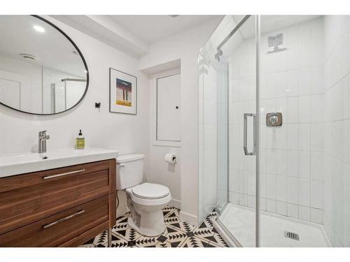 412 Brookpark Drive Sw, Calgary, AB - Indoor Photo Showing Bathroom