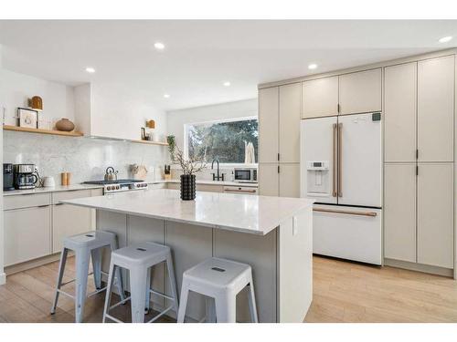 412 Brookpark Drive Sw, Calgary, AB - Indoor Photo Showing Kitchen With Upgraded Kitchen