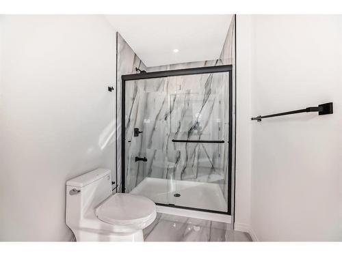 289 Hampstead Road Nw, Calgary, AB - Indoor Photo Showing Bathroom