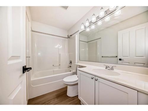 289 Hampstead Road Nw, Calgary, AB - Indoor Photo Showing Bathroom