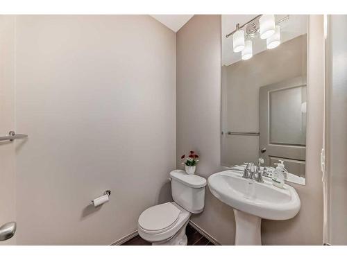 151 Everbrook Drive Sw, Calgary, AB - Indoor Photo Showing Bathroom