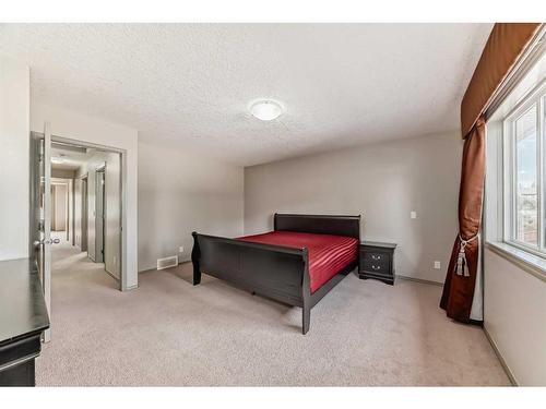 151 Everbrook Drive Sw, Calgary, AB - Indoor Photo Showing Other Room