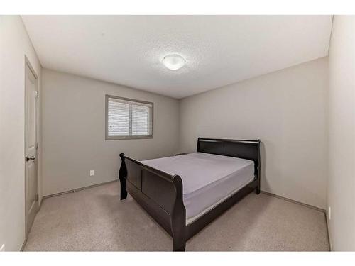 151 Everbrook Drive Sw, Calgary, AB - Indoor Photo Showing Bedroom