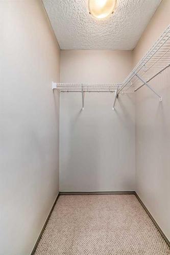 151 Everbrook Drive Sw, Calgary, AB - Indoor With Storage