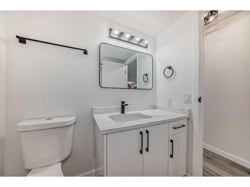 203-145 Point Drive Nw, Calgary, AB - Indoor Photo Showing Bathroom