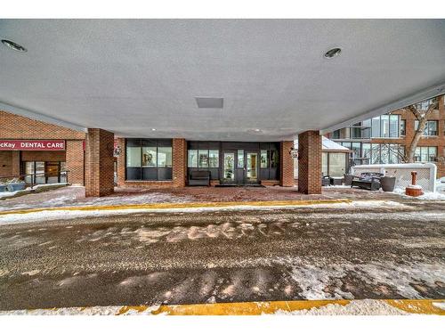 203-145 Point Drive Nw, Calgary, AB - Outdoor