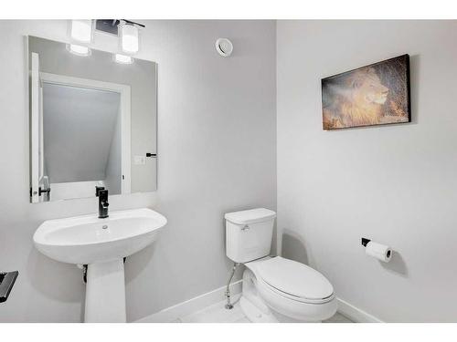 141 Crestridge Common Sw, Calgary, AB - Indoor Photo Showing Bathroom