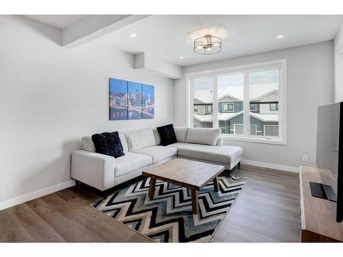 141 Crestridge Common Sw, Calgary, AB - Indoor Photo Showing Living Room