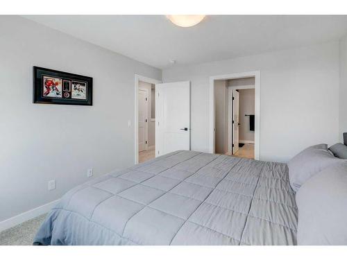 141 Crestridge Common Sw, Calgary, AB - Indoor Photo Showing Bedroom