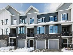 141 Crestridge Common SW Calgary, AB T3B 6J5