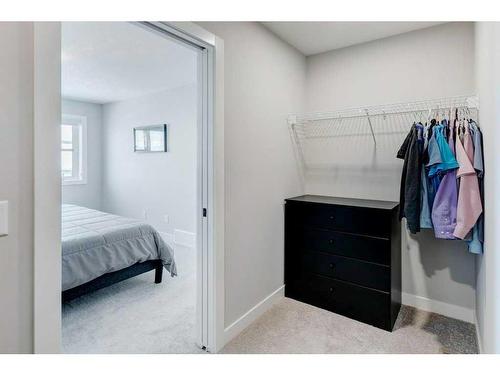 141 Crestridge Common Sw, Calgary, AB - Indoor Photo Showing Bedroom