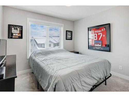 141 Crestridge Common Sw, Calgary, AB - Indoor Photo Showing Bedroom