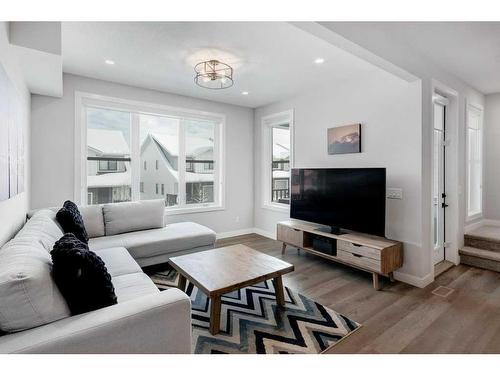 141 Crestridge Common Sw, Calgary, AB - Indoor Photo Showing Living Room