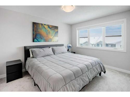 141 Crestridge Common Sw, Calgary, AB - Indoor Photo Showing Bedroom