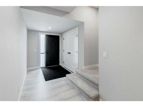 141 Crestridge Common Sw, Calgary, AB - Indoor Photo Showing Other Room