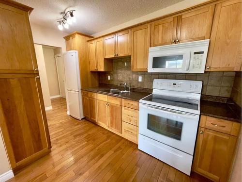 304-2006 11 Avenue Sw, Calgary, AB - Indoor Photo Showing Kitchen With Double Sink