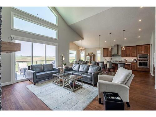 262107 Range Road 11, Balzac, AB - Indoor Photo Showing Living Room