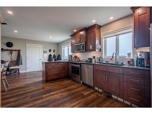 262107 Range Road 11, Balzac, AB - Indoor Photo Showing Kitchen