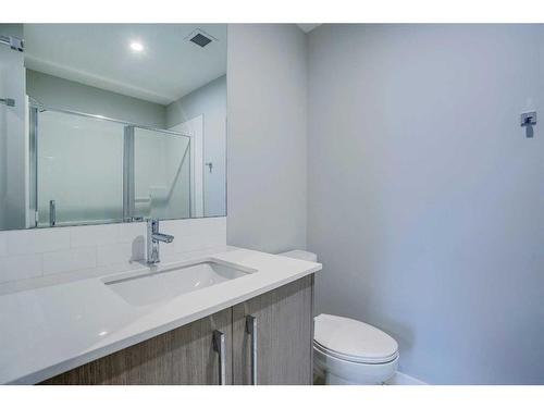 1318-111 Wolf Creek Drive Se, Calgary, AB - Indoor Photo Showing Bathroom