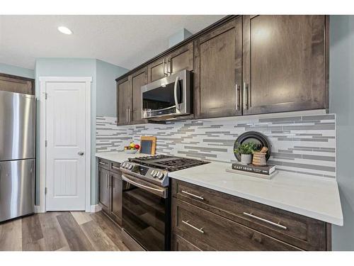 868 Lakewood Circle, Strathmore, AB - Indoor Photo Showing Kitchen With Upgraded Kitchen