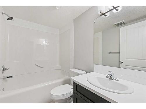 868 Lakewood Circle, Strathmore, AB - Indoor Photo Showing Bathroom