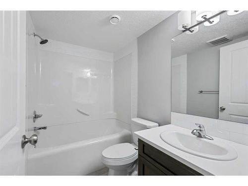 868 Lakewood Circle, Strathmore, AB - Indoor Photo Showing Bathroom