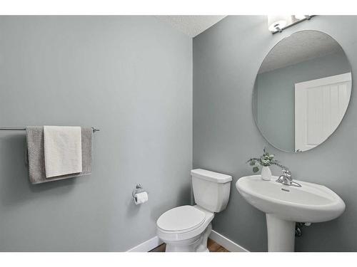 868 Lakewood Circle, Strathmore, AB - Indoor Photo Showing Bathroom