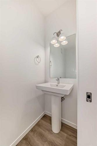 369 Magnolia Way Se, Calgary, AB - Indoor Photo Showing Bathroom