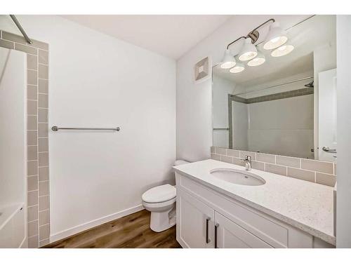 369 Magnolia Way Se, Calgary, AB - Indoor Photo Showing Bathroom