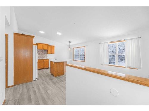 21 Westlake Glen, Strathmore, AB - Indoor Photo Showing Kitchen