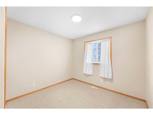 21 Westlake Glen, Strathmore, AB - Indoor Photo Showing Other Room