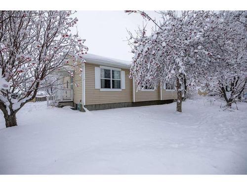 21 Westlake Glen, Strathmore, AB - Outdoor