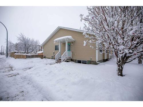 21 Westlake Glen, Strathmore, AB - Outdoor