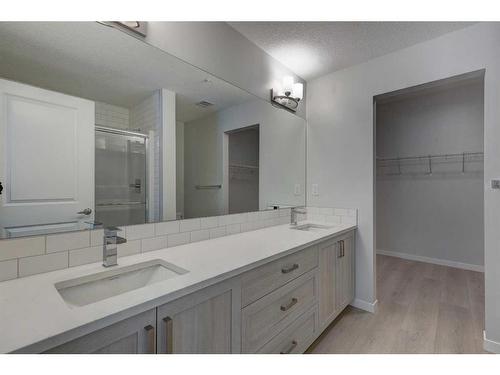 3113-550 Belmont Street Sw, Calgary, AB - Indoor Photo Showing Bathroom