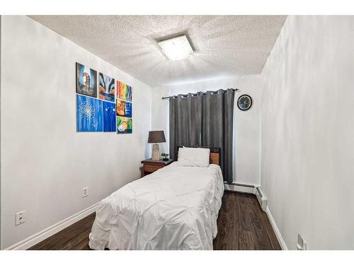 106-5555 Falsbridge Drive Ne, Calgary, AB - Indoor Photo Showing Bedroom