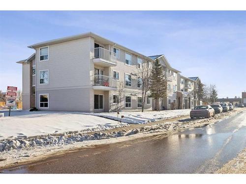 106-5555 Falsbridge Drive Ne, Calgary, AB - Outdoor