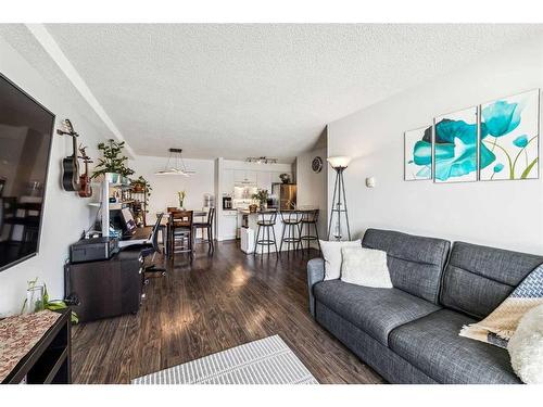 106-5555 Falsbridge Drive Ne, Calgary, AB - Indoor Photo Showing Living Room