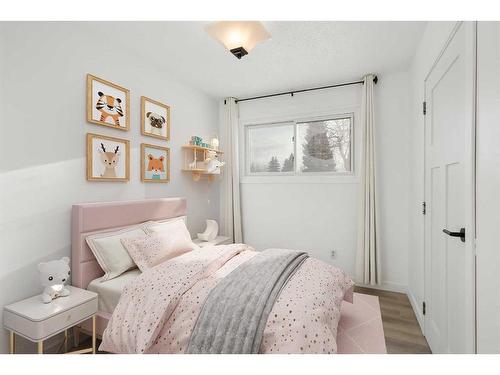 639 Maidstone Drive, Calgary, AB - Indoor Photo Showing Bedroom